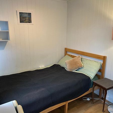 Mini Cabin In A Quiet Area Londres Exterior foto