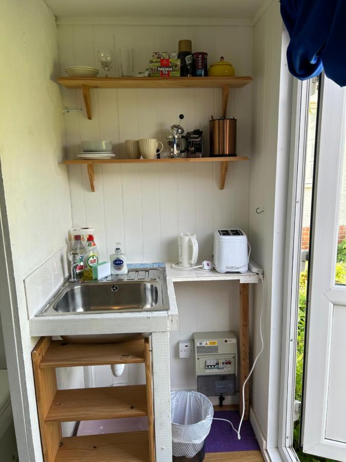 Mini Cabin In A Quiet Area Londres Exterior foto
